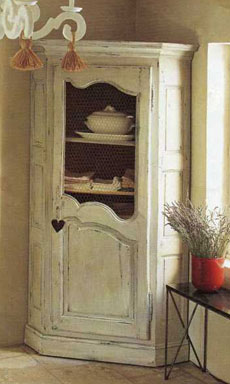 Stile provenzale: angoliera decapata - clicca per ingrandire