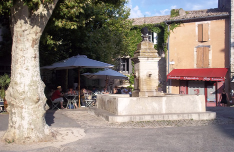 La Piazza principale di Gordes