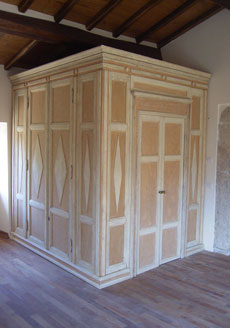 Stile provenzale: guardaroba . clicca per ingrandire